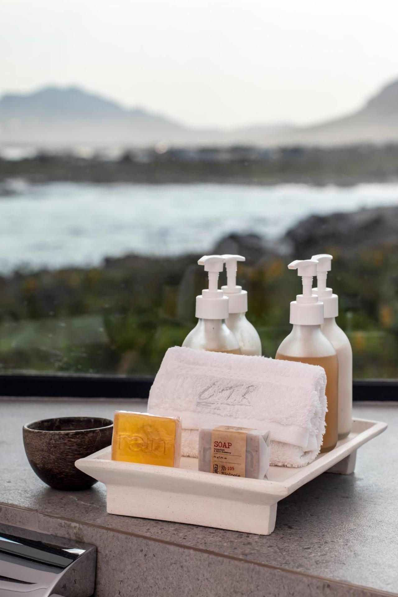 Ontherocksbb Solar Powered Guesthouse And Ocean Lodge Bettyʼs Bay Exterior foto